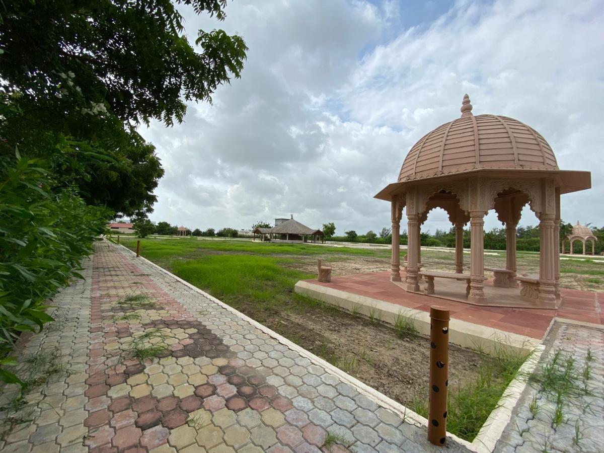 City The Village Beach Resort Laeja Exterior photo